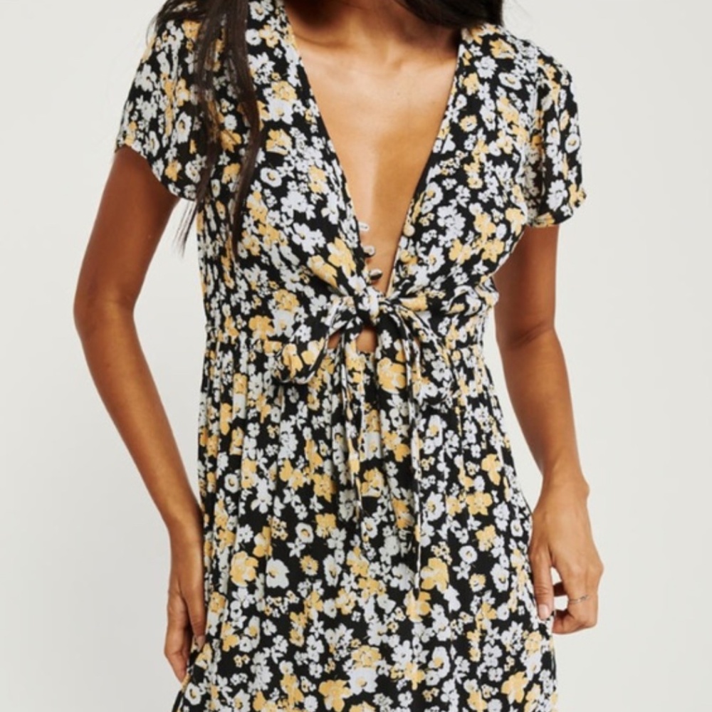 NWT $88 Abercrombie & Fitch Ruffle Hem Midi Dress in Black/Yellow/Floral in XS! - Picture 4 of 5